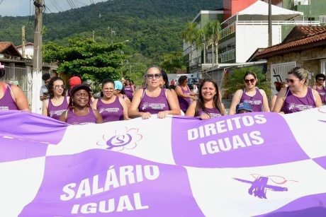 Brasil firma ley que garantiza la igualdad de remuneración entre