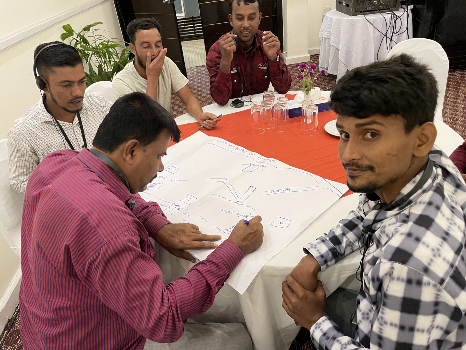 Participants work together on a mapping exercise during the IndustriALL organizing workshop for the Bangladesh ship recycling sector, Chattogram, 18 June 2026